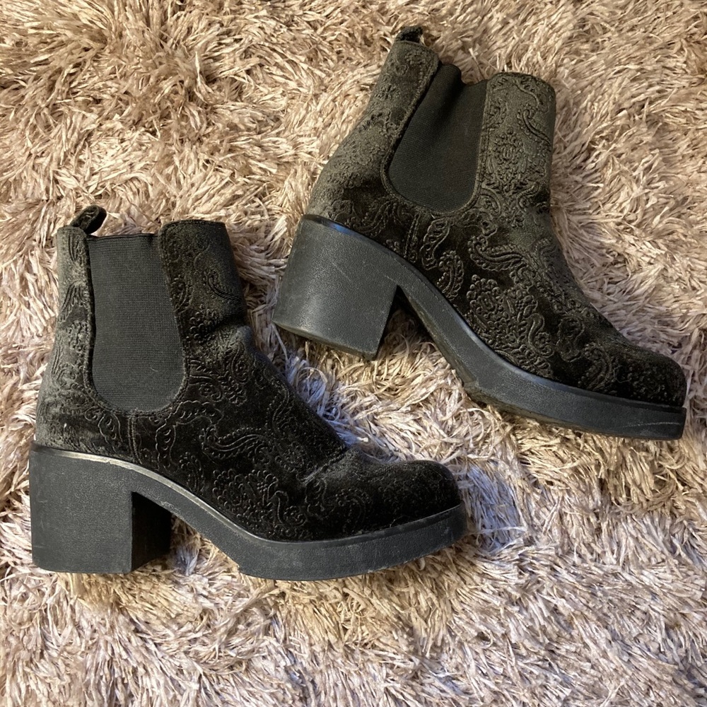 Indigo Rd. Margot Grey Velvet Chelsea Boot 🖤